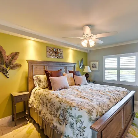 Coastal Marco Island Condo With Club Amenities!